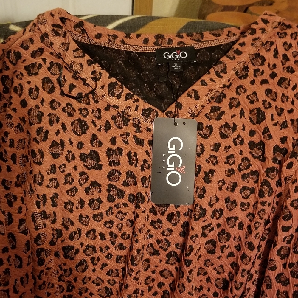 GiGio leopard clay crinkle balloon sleeve blouse - Picture 4 of 5